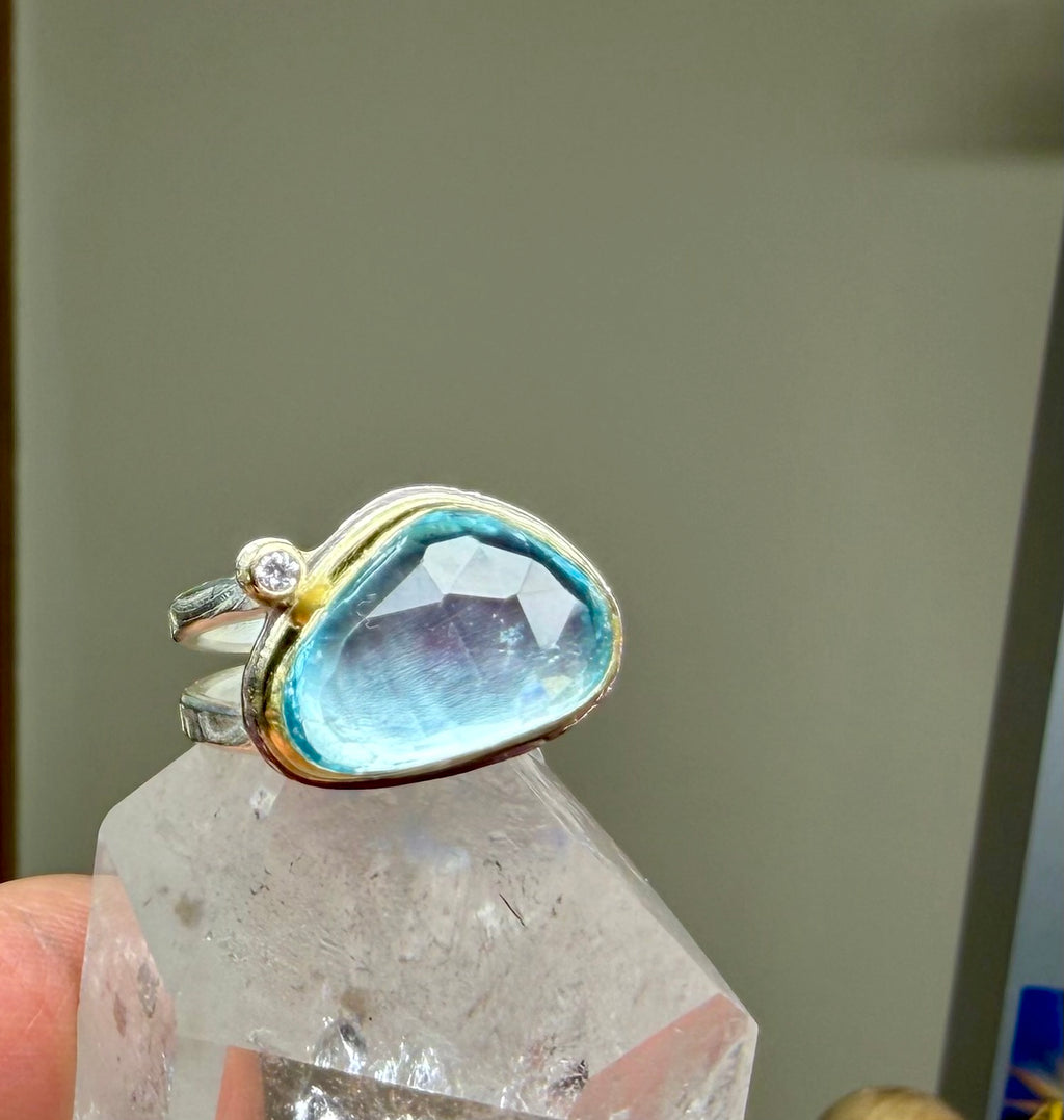Rose-Cut Swiss Blue Topaz Ring – 18K Gold & Sterling Silver