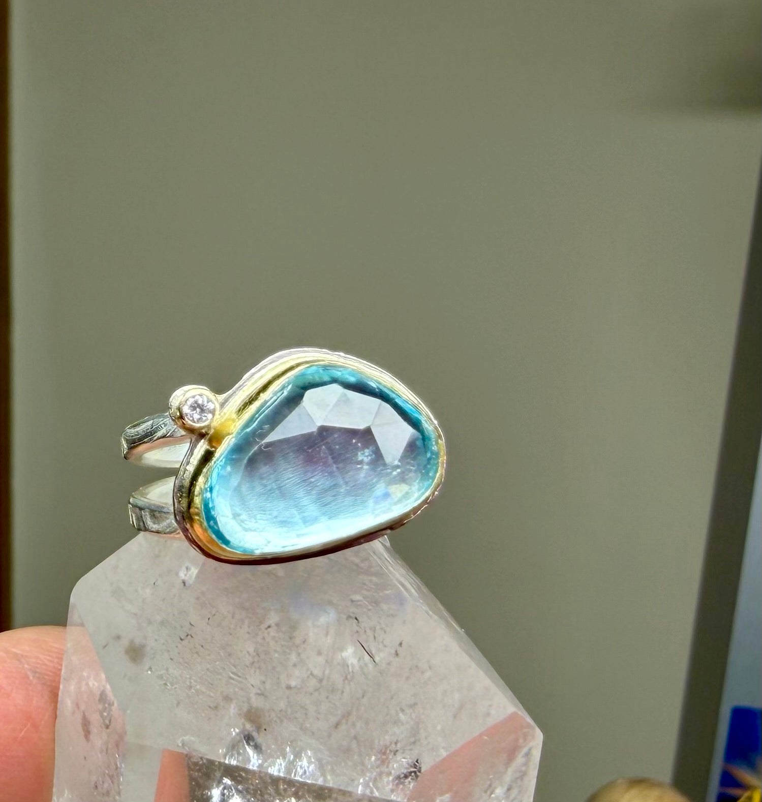 Rose-Cut Swiss Blue Topaz Ring – 18K Gold & Sterling Silver
