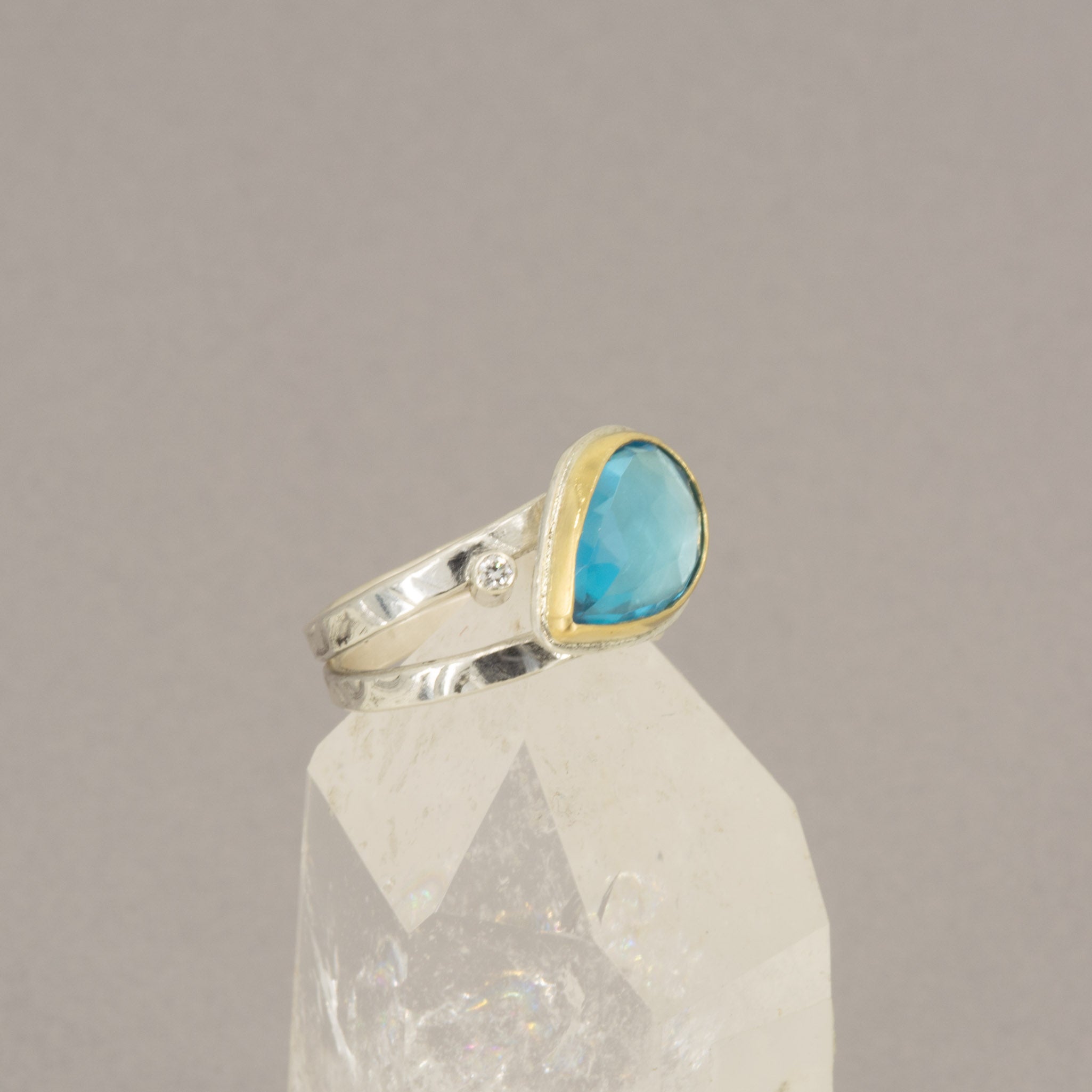 Rose-Cut Swiss Blue Topaz Ring – 18K Gold & Sterling Silver