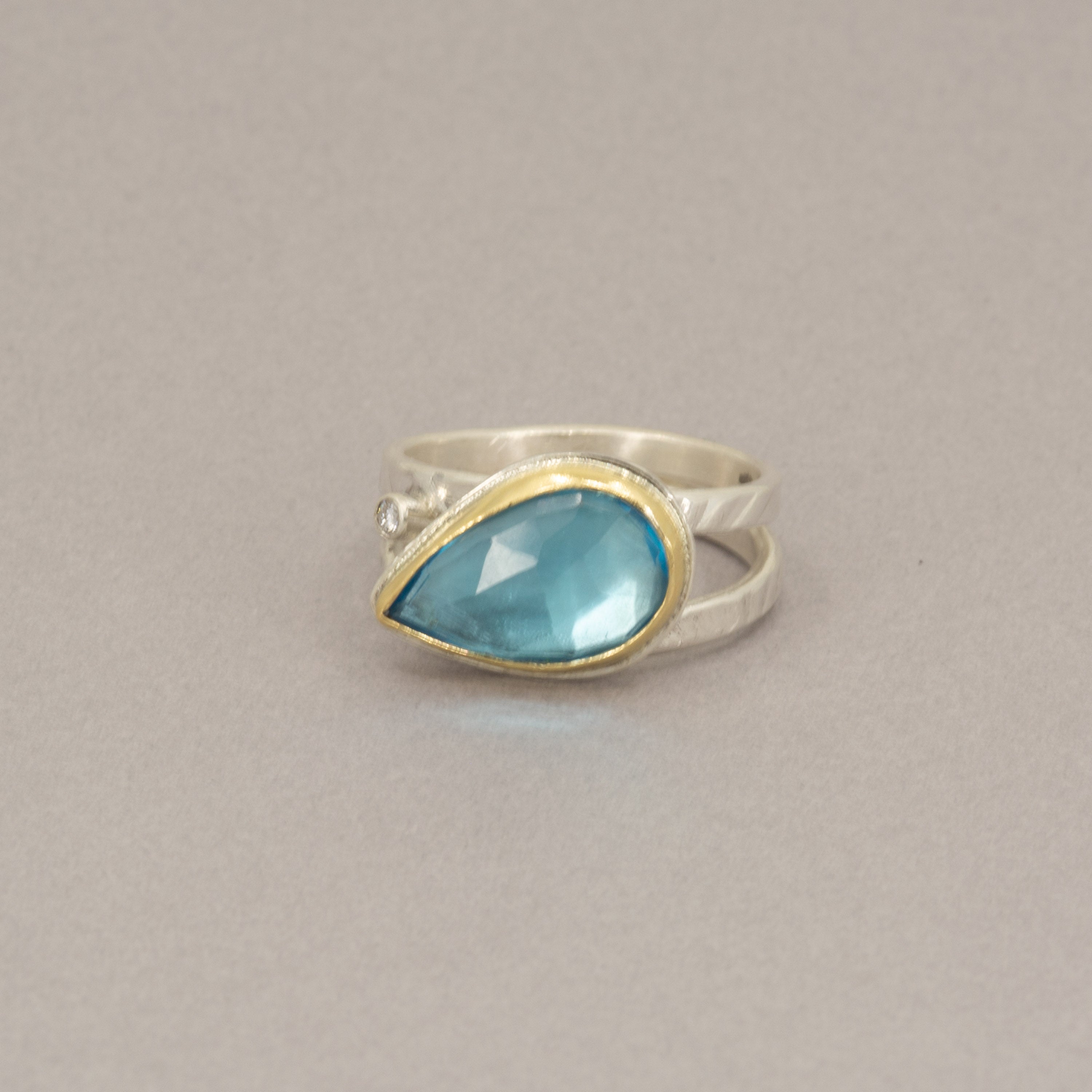 Rose-Cut Swiss Blue Topaz Ring – 18K Gold & Sterling Silver